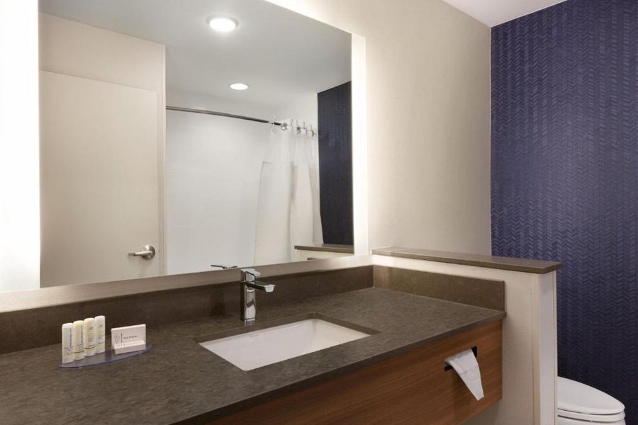 Fairfield By Marriott Inn Suites Boulder Longmont — Bathroom