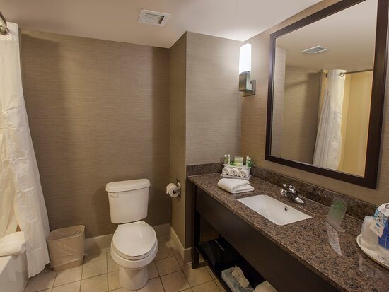 Fairfield by Marriott Inn Suites Buffalo Airport — Bathroom