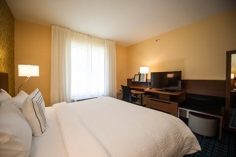 Fairfield by Marriott Inn Suites Cambridge — Guest room