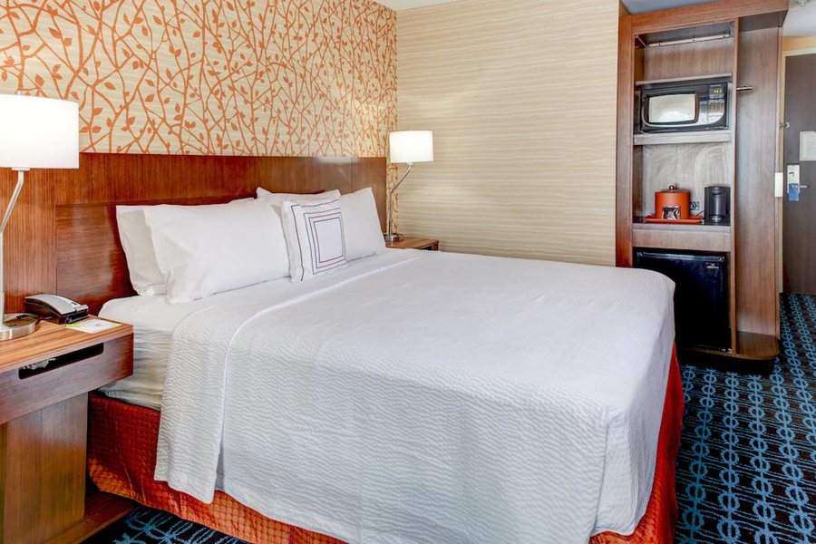 Fairfield by Marriott Inn Suites Cape Cod Hyannis — Guest room