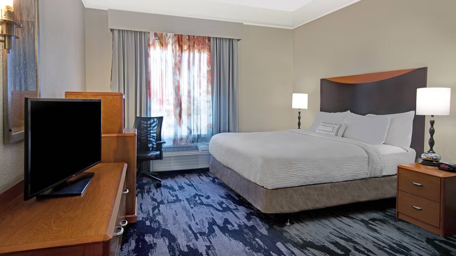 Fairfield by Marriott Inn Suites Carlsbad — Guest room