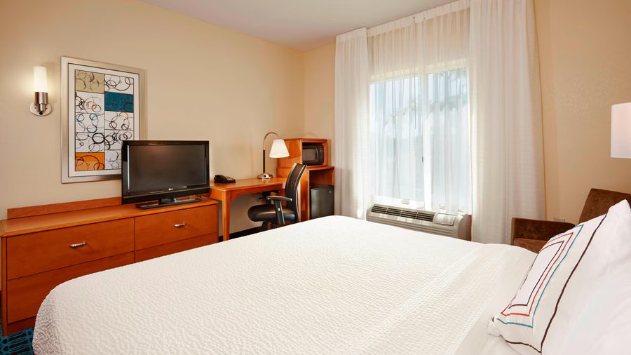 Fairfield by Marriott Inn Suites Cartersville — Guest room