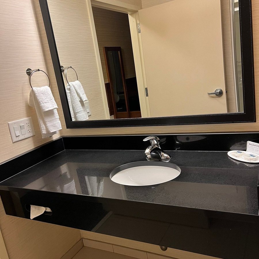Fairfield by Marriott Inn Suites Charlotte Airport — Bathroom