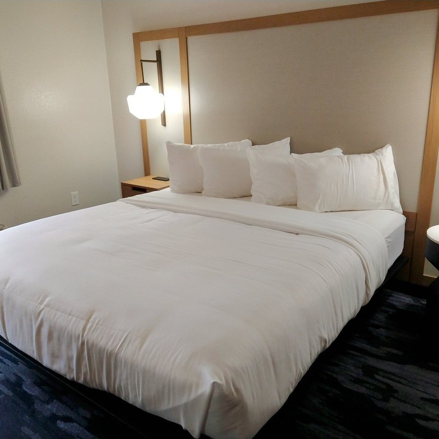 Fairfield by Marriott Inn Suites Cherokee — Guest room