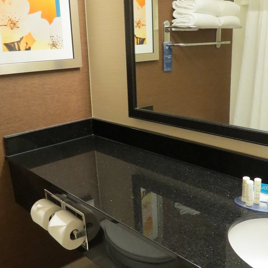 Fairfield by Marriott Inn Suites Cheyenne — Bathroom