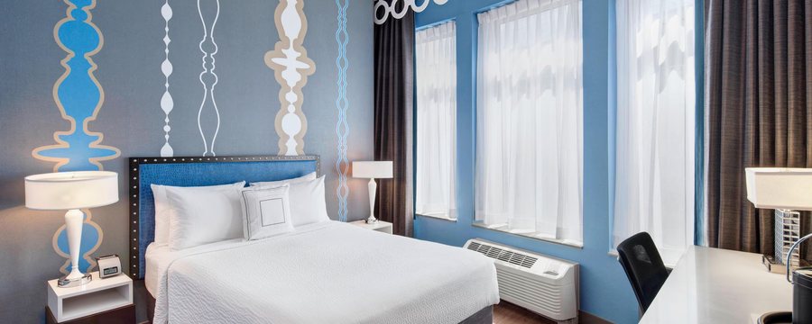 Fairfield by Marriott Inn Suites Chicago Downtown Magnificent Mile — Guest room