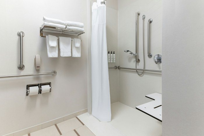 Fairfield by Marriott Inn Suites Cincinnati Eastgate — Bathroom