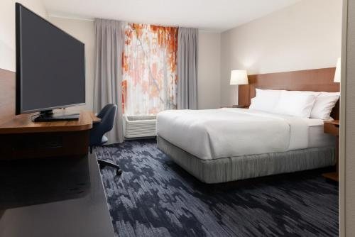 Fairfield by Marriott Inn Suites Cincinnati Eastgate — Guest room
