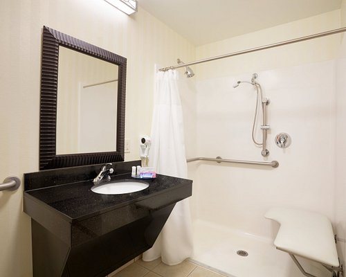 Fairfield by Marriott Inn Suites Columbia — Bathroom