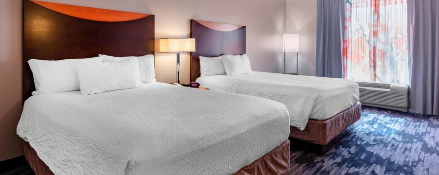Fairfield by Marriott Inn Suites Columbus IN — Guest room
