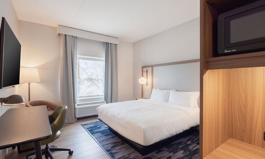 Fairfield by Marriott Inn Suites Dayton Downtown Dayton Ohio — Guest room