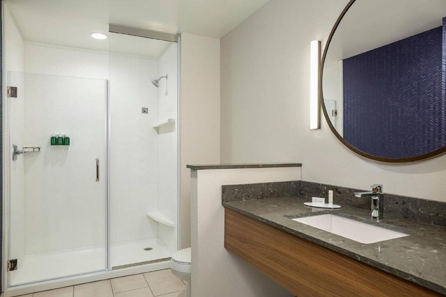 Fairfield by Marriott Inn Suites Des Moines Altoona — Bathroom