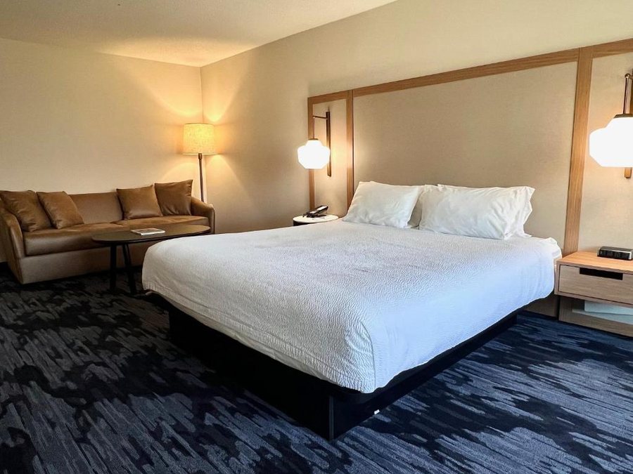 Fairfield by Marriott Inn Suites Detroit Farmington Hills — Guest room