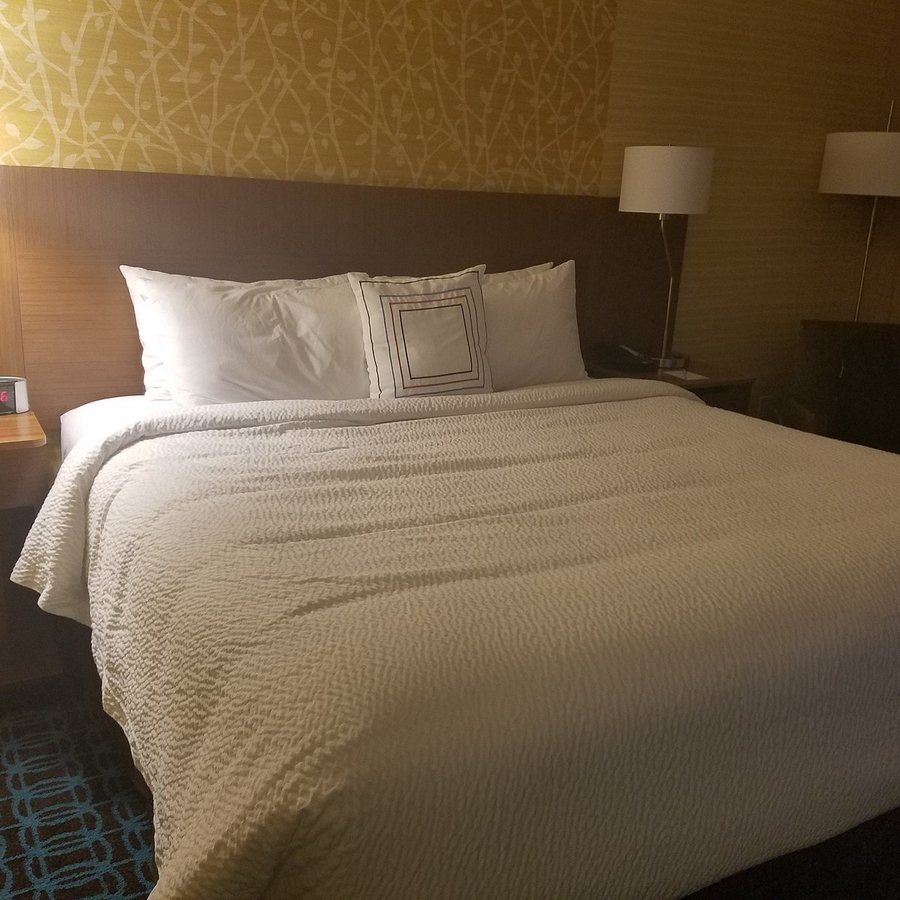 Fairfield by Marriott Inn Suites Dickson — Guest room