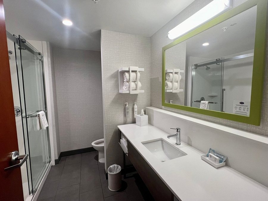 Fairfield by Marriott Inn Suites Durham Southpoint — Bathroom