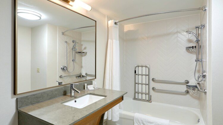 Fairfield by Marriott Inn Suites Edison South Plainfield — Bathroom