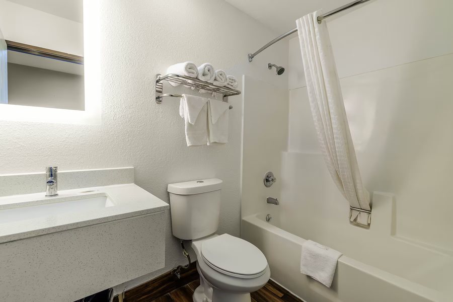 Fairfield by Marriott Inn Suites Flagstaff East — Bathroom