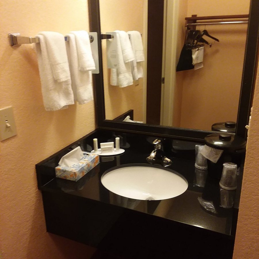 Fairfield by Marriott Inn Suites Fort Worth Fossil Creek — Bathroom