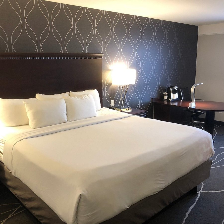 Fairfield by Marriott Inn Suites Fresno River Park — Guest room