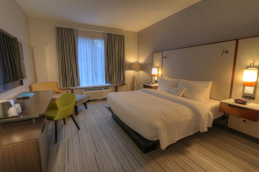 Fairfield by Marriott Inn Suites Gatlinburg Downtown — Guest room
