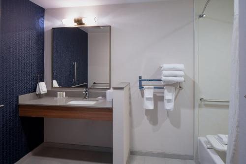 Fairfield by Marriott Inn Suites Gillette — Bathroom