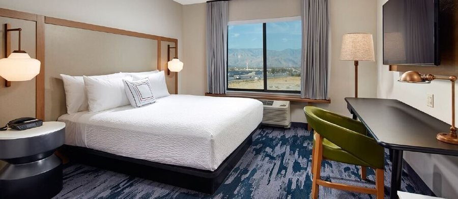 Fairfield by Marriott Inn Suites Grand Rapids Airport — Guest room
