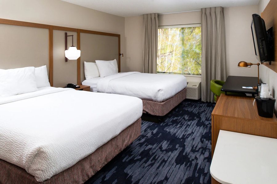 Fairfield by Marriott Inn Suites Greensboro Wendover — Guest room