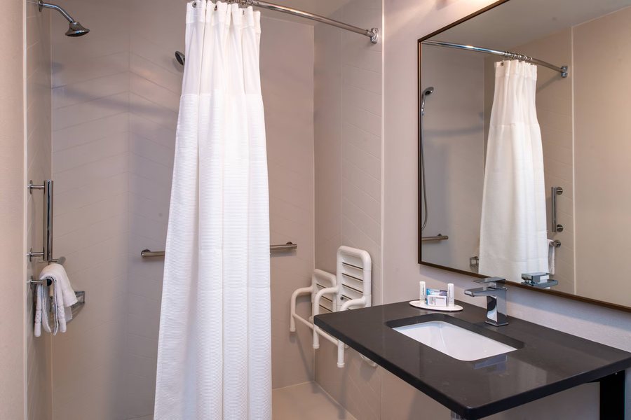 Fairfield by Marriott Inn Suites High Point Archdale — Bathroom