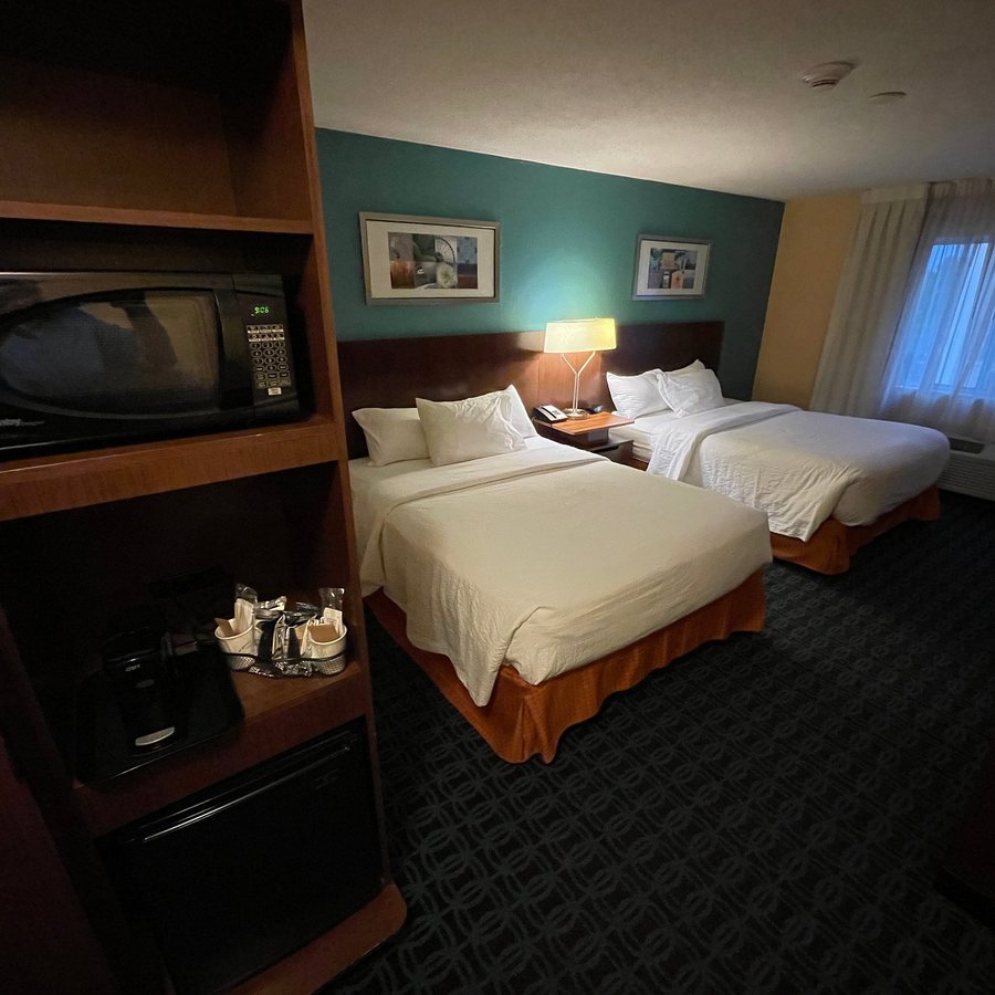 Fairfield by Marriott Inn Suites Holland — Guest room