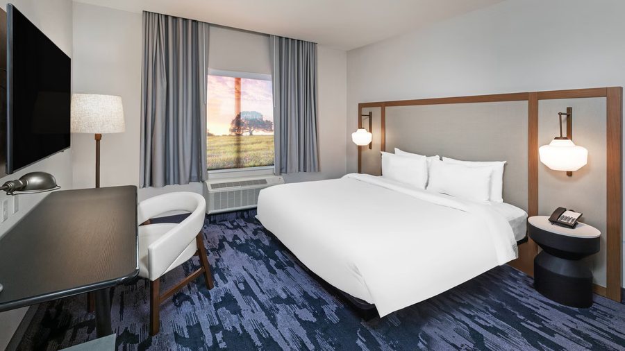 Fairfield by Marriott Inn Suites Houston Channelview — Guest room
