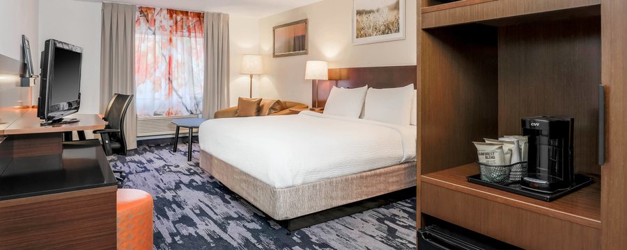 Fairfield by Marriott Inn Suites Houston Westchase — Guest room