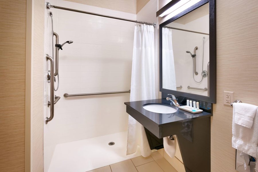 Fairfield by Marriott Inn Suites Idaho Falls — Bathroom