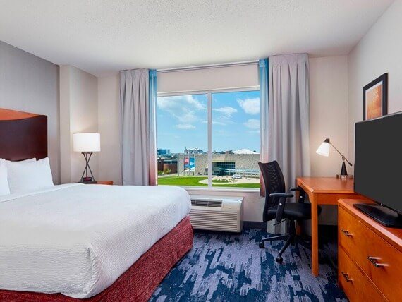 Fairfield by Marriott Inn Suites Indianapolis Downtown — Guest room