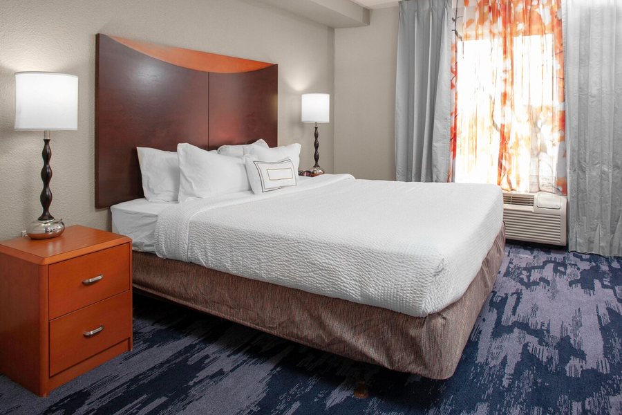 Fairfield by Marriott Inn Suites Indianapolis East — Guest room