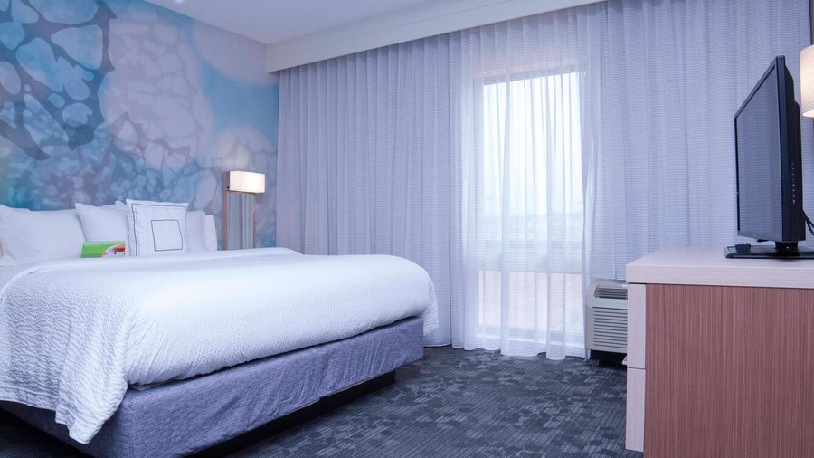 Fairfield by Marriott Inn Suites Jackson Airport — Guest room