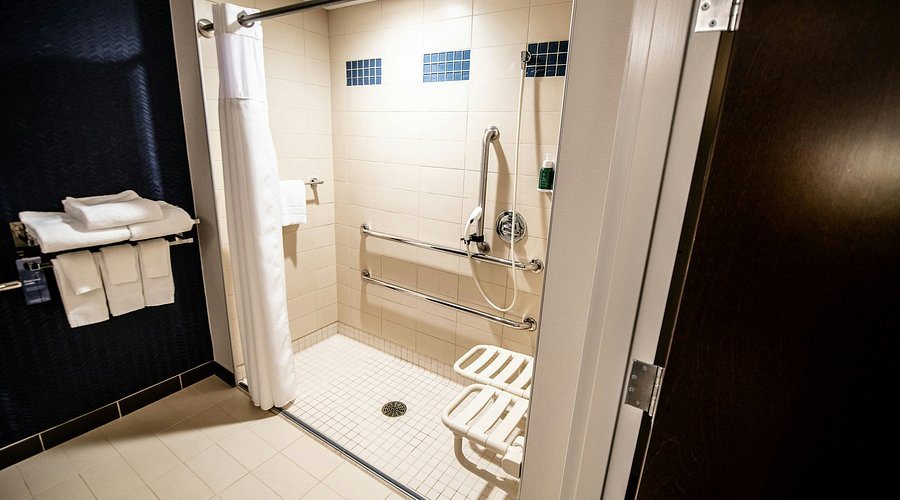 Fairfield by Marriott Inn Suites Jamestown — Bathroom