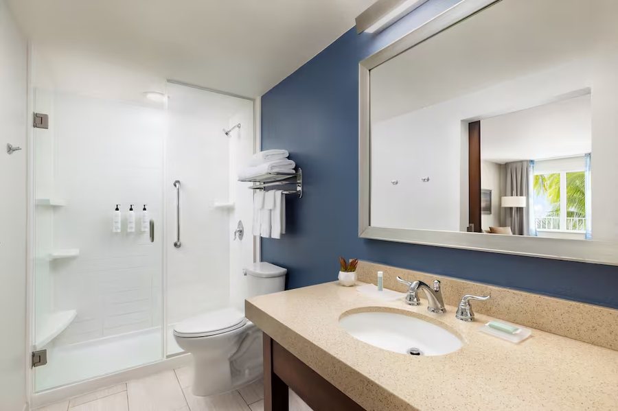 Fairfield by Marriott Inn Suites Key West — Bathroom