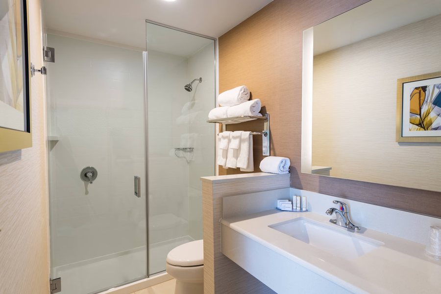 Fairfield by Marriott Inn Suites Kingsland — Bathroom