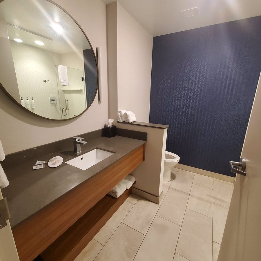 Fairfield by Marriott Inn Suites Knoxville Northwest — Bathroom