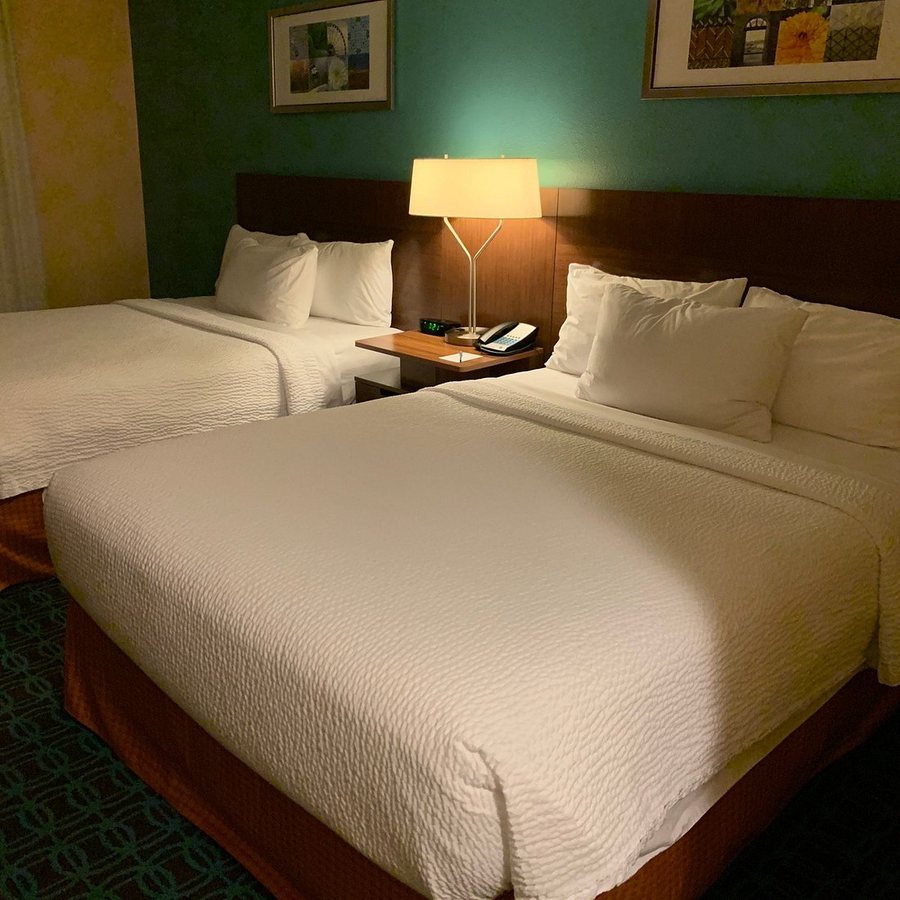 Fairfield by Marriott Inn Suites Lexington Keeneland Airport — Guest room