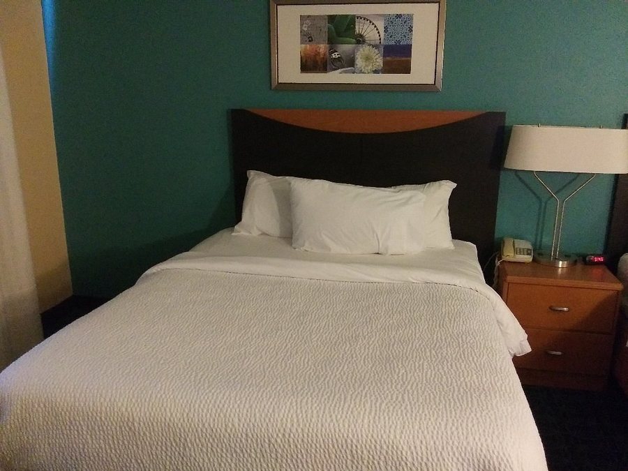 Fairfield by Marriott Inn Suites Lincoln Crete — Guest room