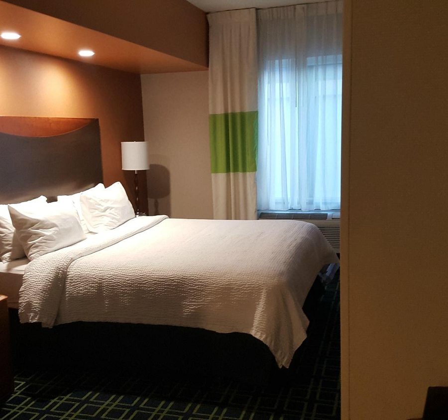 Fairfield by Marriott Inn Suites Los Angeles West Covina — Guest room