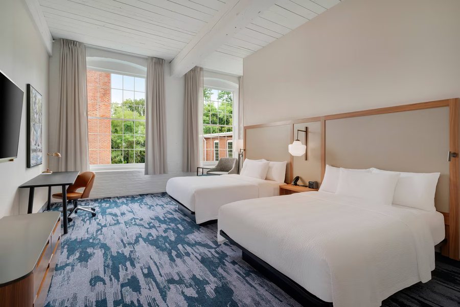 Fairfield by Marriott Inn Suites Madison Historic Eagle Cotton Mill — Guest room