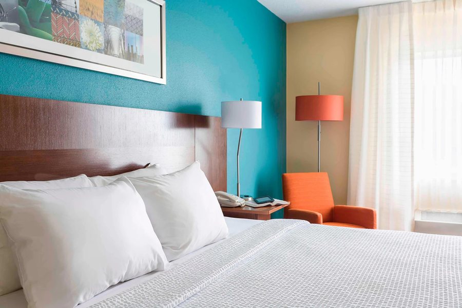 Fairfield by Marriott Inn Suites Mansfield Ontario — Guest room