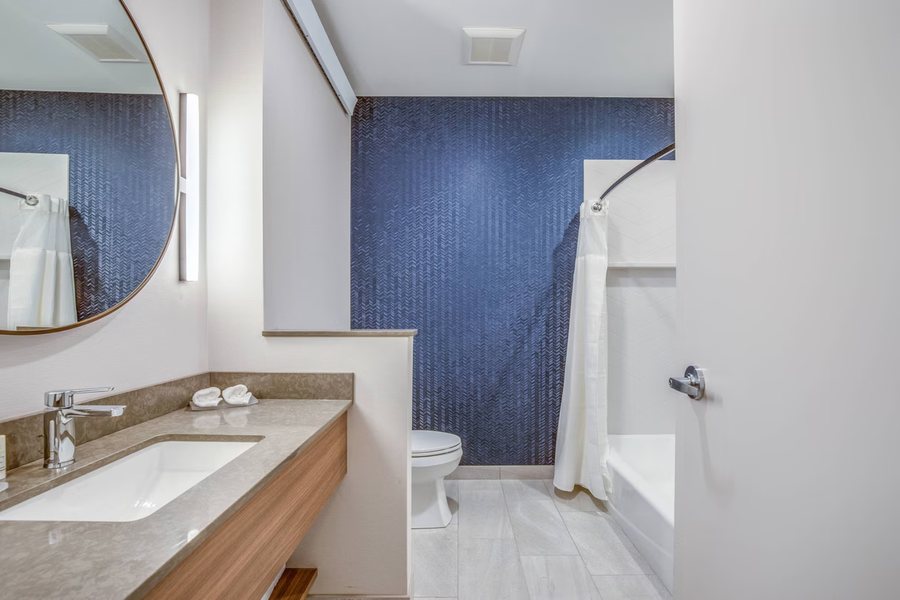 Fairfield by Marriott Inn Suites Marion — Bathroom