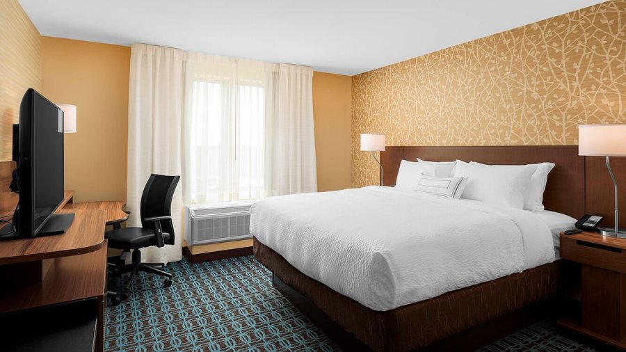 Fairfield by Marriott Inn Suites Marion — Guest room