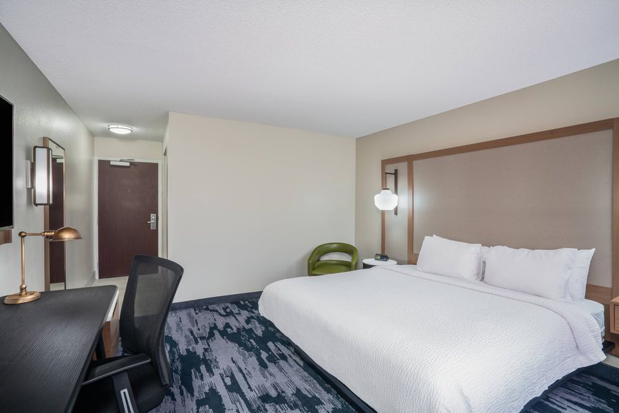 Fairfield by Marriott Inn Suites Memphis I 240 Perkins — Guest room