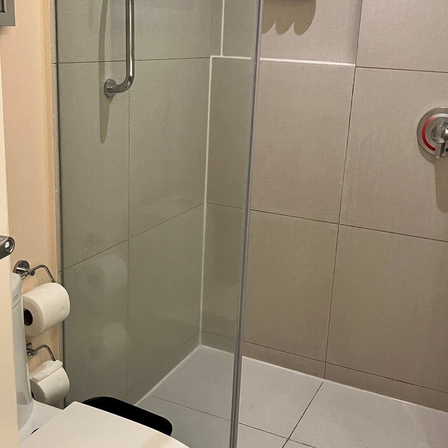 Fairfield by Marriott Inn Suites Mexico City Vallejo — Bathroom