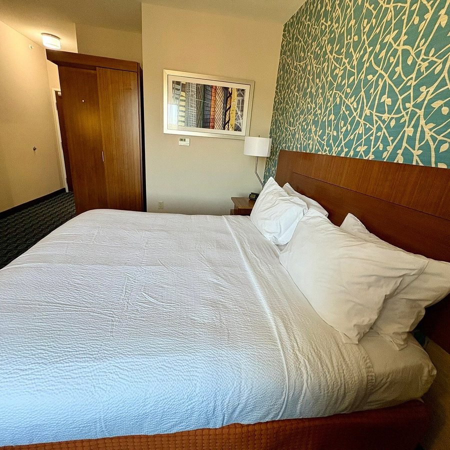 Fairfield by Marriott Inn Suites Natchitoches — Guest room