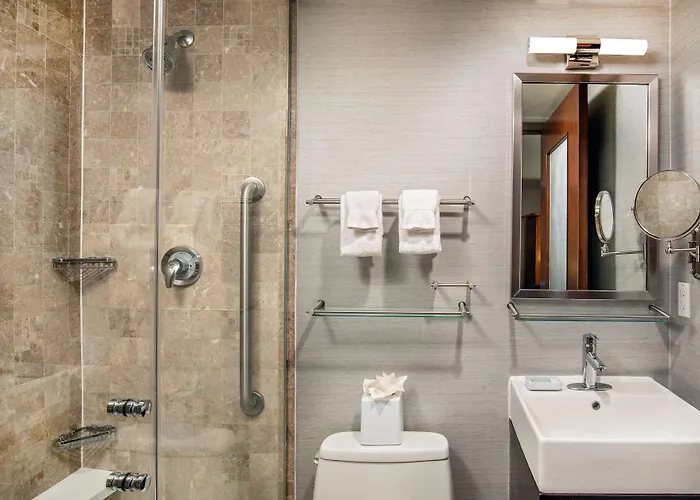 Fairfield by Marriott Inn Suites New York Manhattan Central Park New York City N — Bathroom